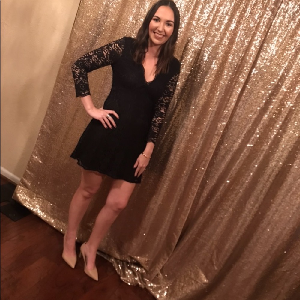 Lulus black date night dress